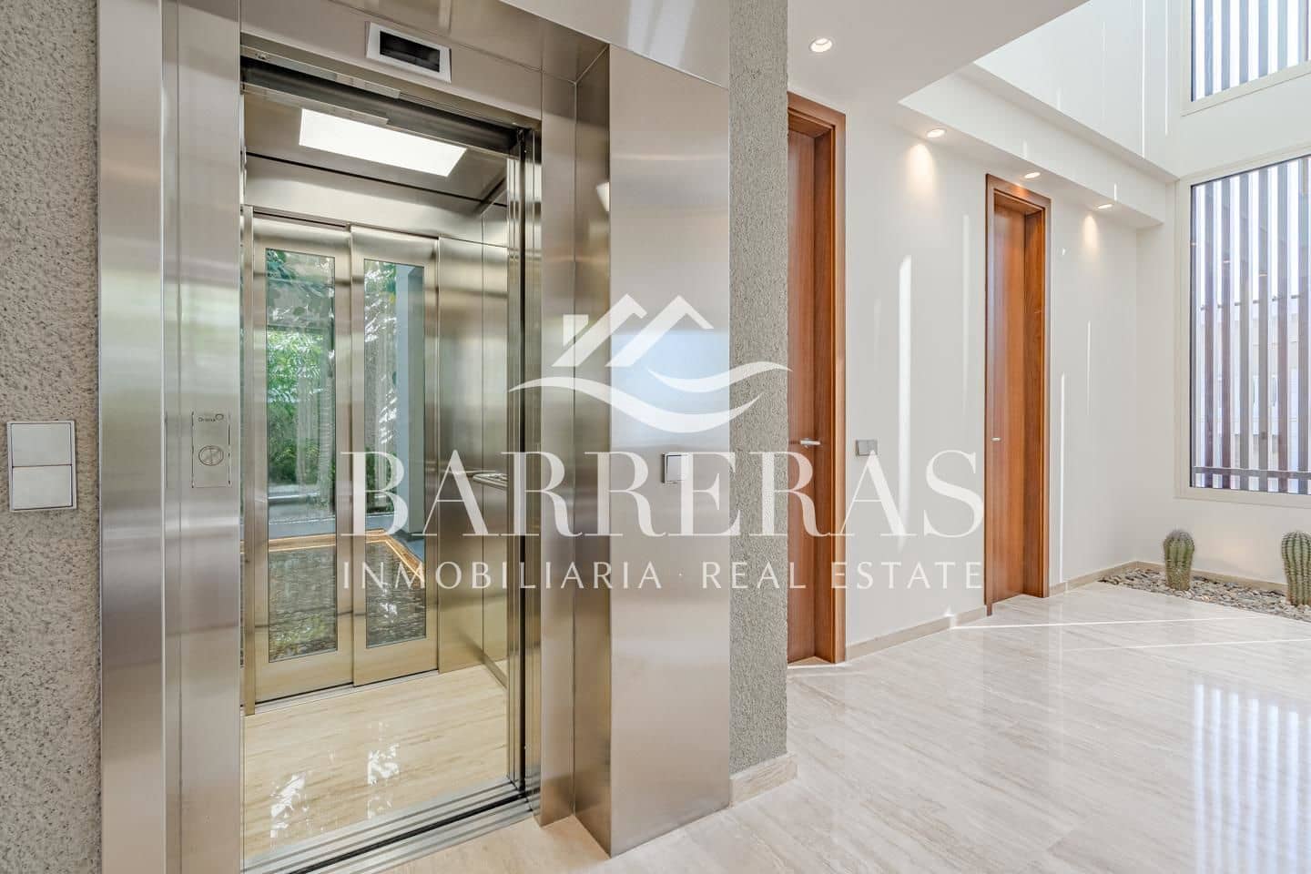 5 soveværelse Villa til salg i La Caleta Adeje med swimmingpool - € 3.700.000 (Ref: 8422575)