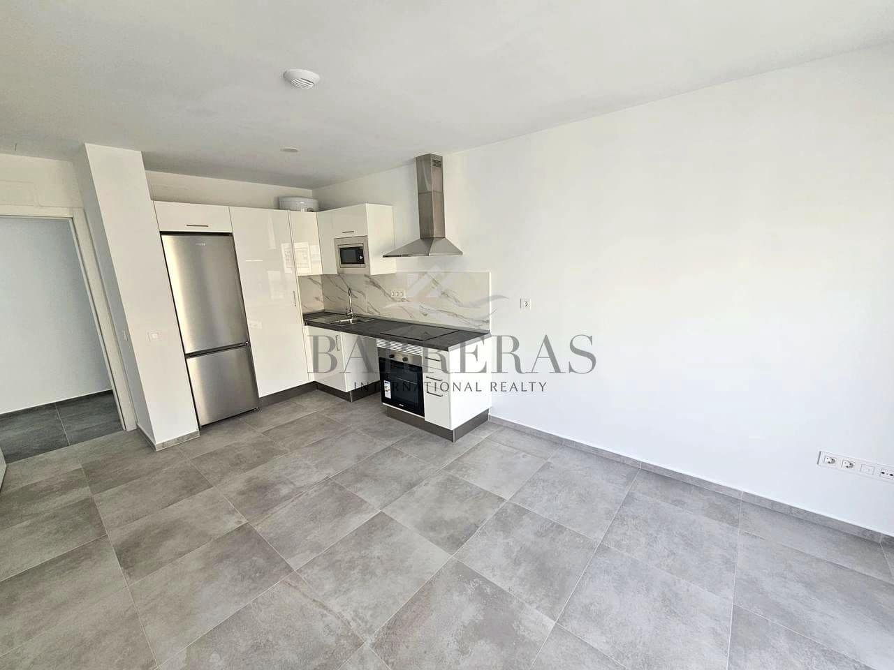 2 soveværelse Lejlighed til salg i Los Abrigos med garage - € 270.000 (Ref: 8601015)