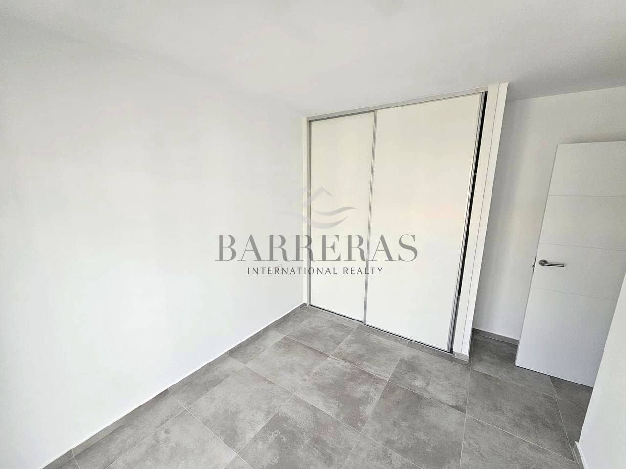 2 soveværelse Lejlighed til salg i Los Abrigos med garage - € 270.000 (Ref: 8601015)