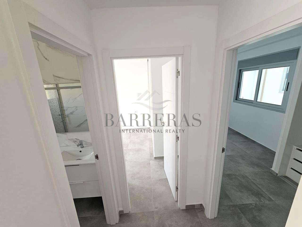 2 soveværelse Lejlighed til salg i Los Abrigos med garage - € 270.000 (Ref: 8601015)