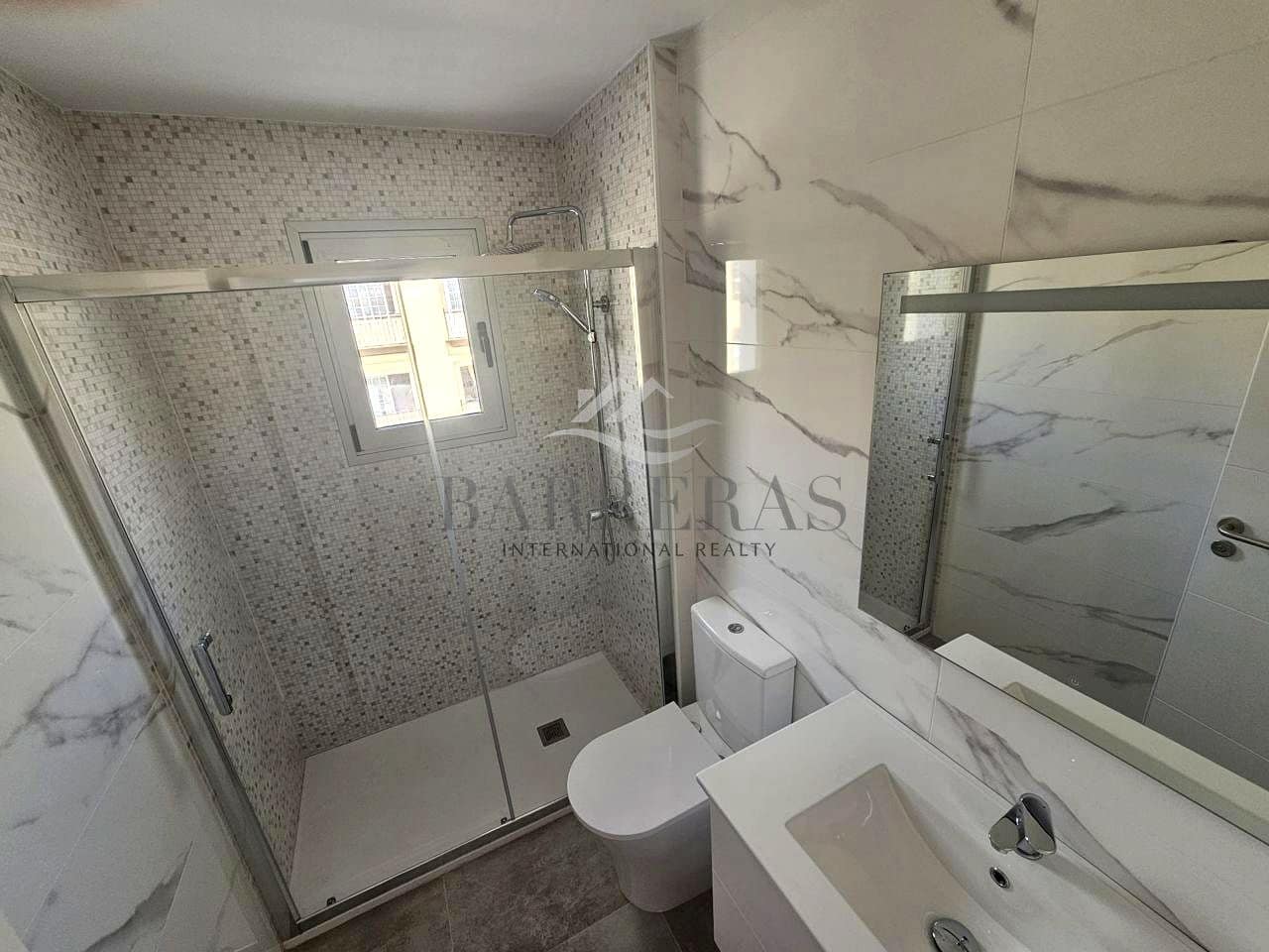 2 soveværelse Lejlighed til salg i Los Abrigos med garage - € 270.000 (Ref: 8601015)