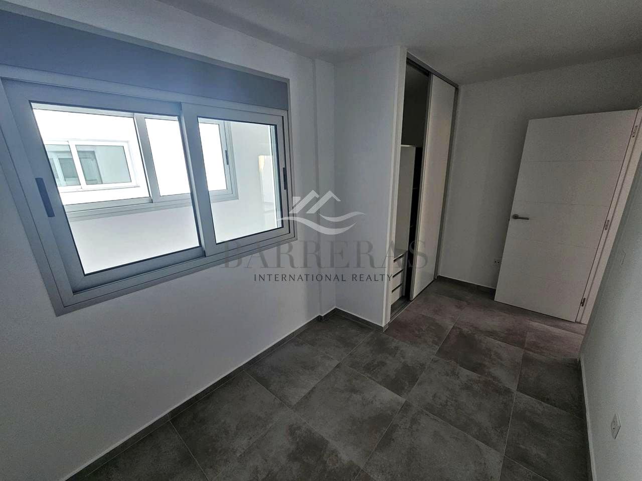 2 soveværelse Lejlighed til salg i Los Abrigos med garage - € 270.000 (Ref: 8601015)