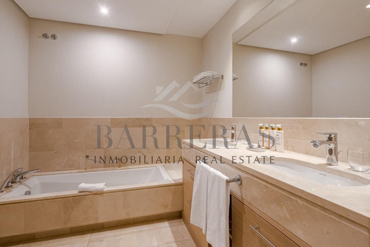 1 Zimmer Wohnung zu verkaufen in Guia de Isora mit Pool Garage - 590.000 € (Ref: 8695815)