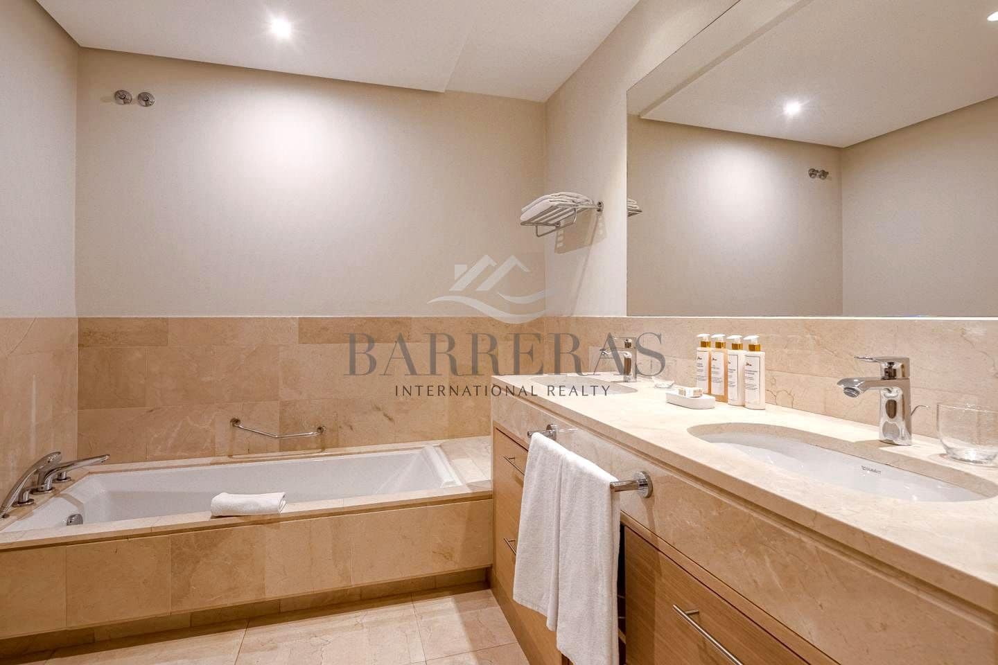 1 chambre Appartement à vendre à Guia de Isora avec piscine garage - 575 000 € (Ref: 8695815)