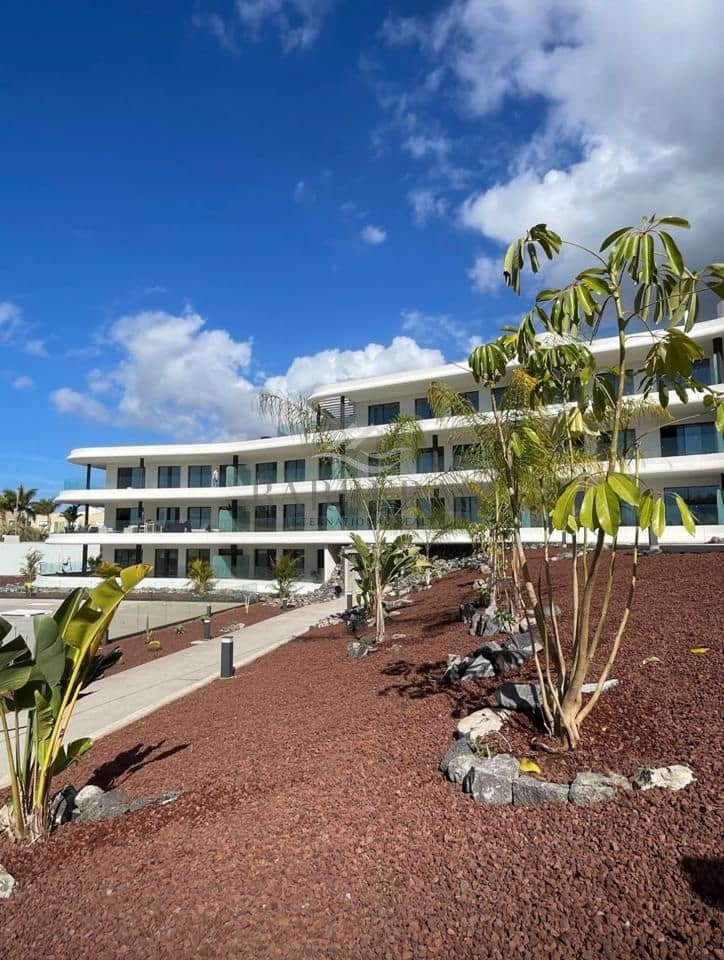 Piso de 2 habitaciones en Costa Adeje en venta con piscina garaje - 650.000 € (Ref: 8766281)