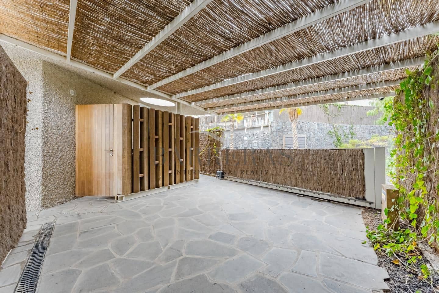 3 quarto Moradia para venda em Guia de Isora com piscina - 1 950 000 € (Ref: 9047155)