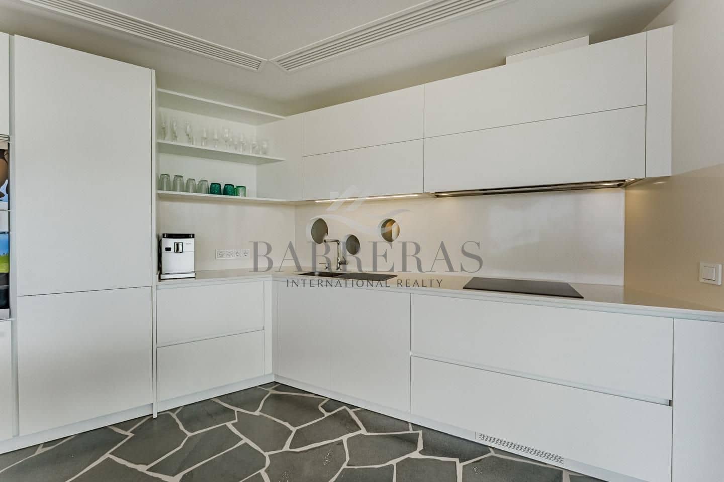 3 quarto Moradia para venda em Guia de Isora com piscina - 1 950 000 € (Ref: 9047155)