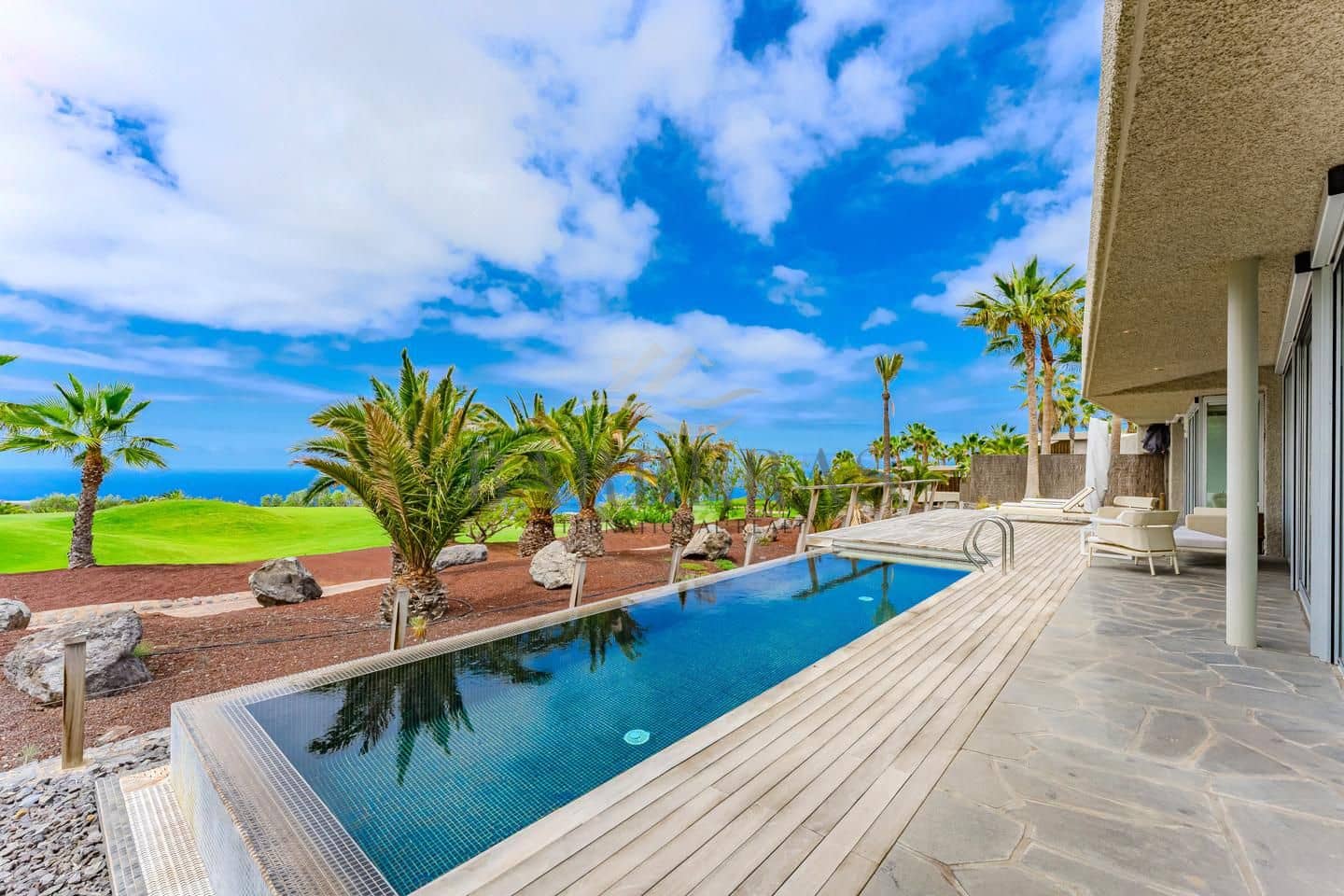 3 quarto Moradia para venda em Guia de Isora com piscina - 1 950 000 € (Ref: 9047155)