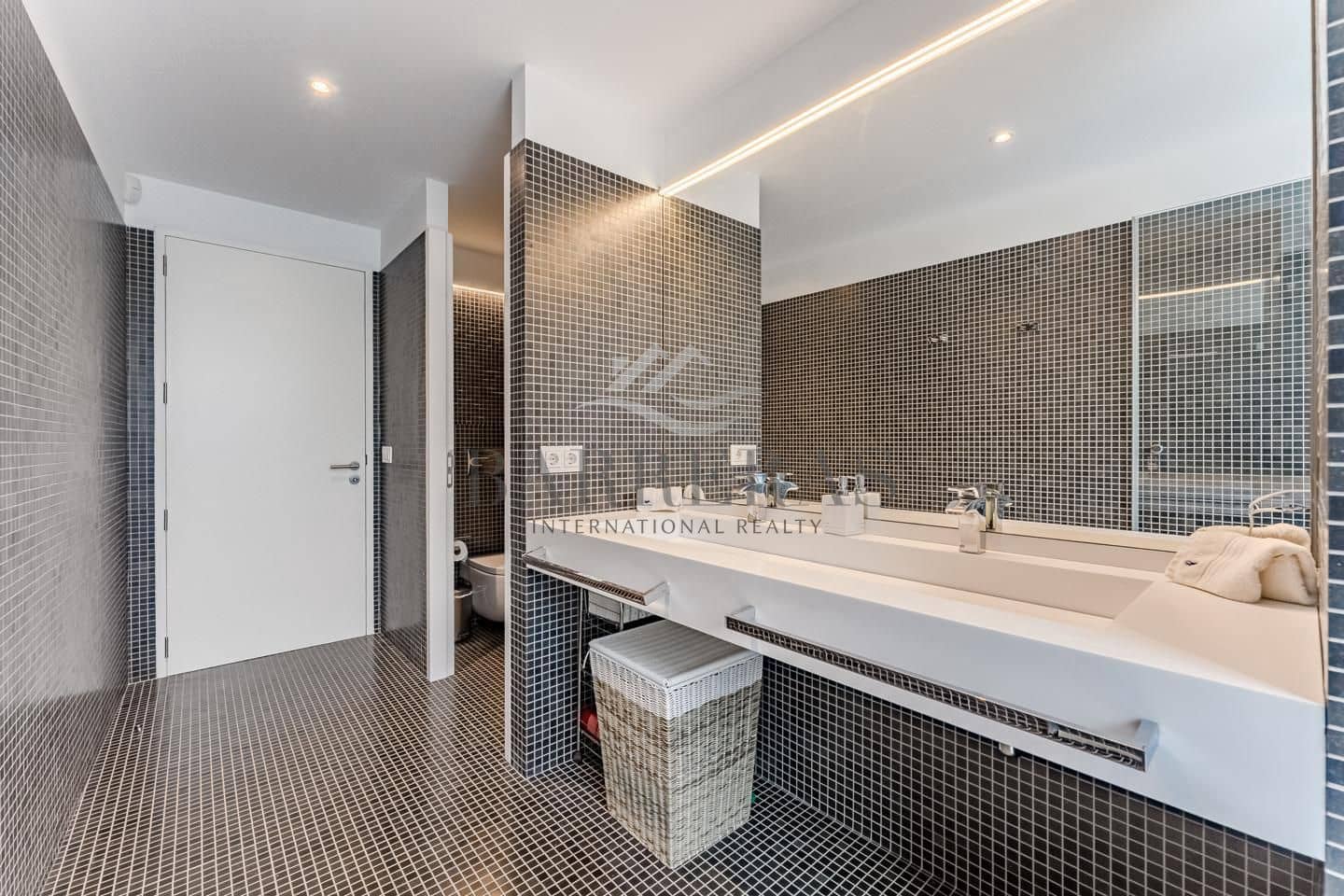 3 quarto Moradia para venda em Guia de Isora com piscina - 1 950 000 € (Ref: 9047155)