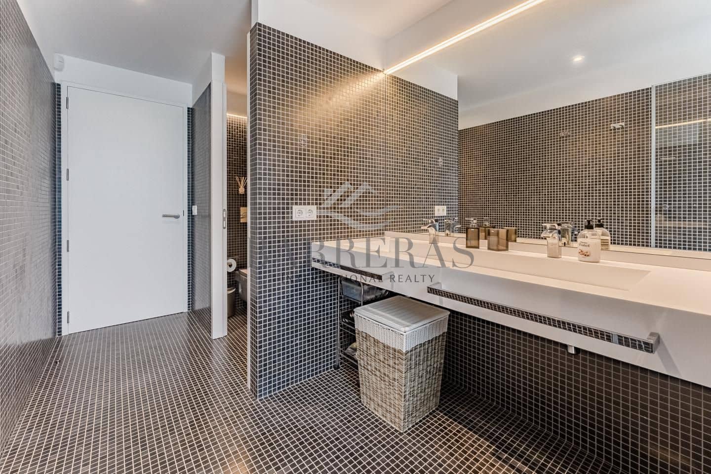 3 quarto Moradia para venda em Guia de Isora com piscina - 1 950 000 € (Ref: 9047155)