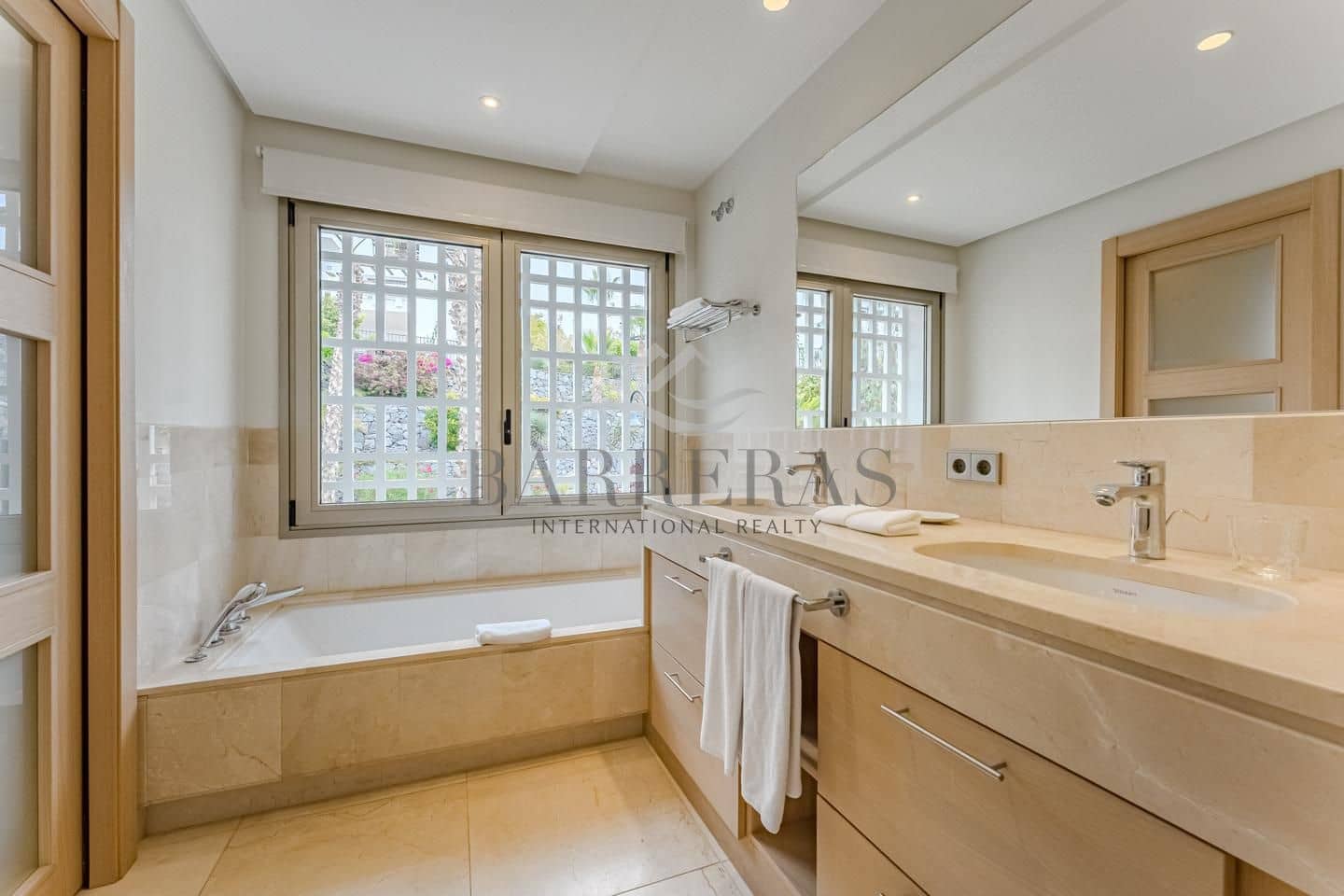 3 soveværelse Lejlighed til salg i Guia de Isora med swimmingpool garage - € 1.300.000 (Ref: 9080731)