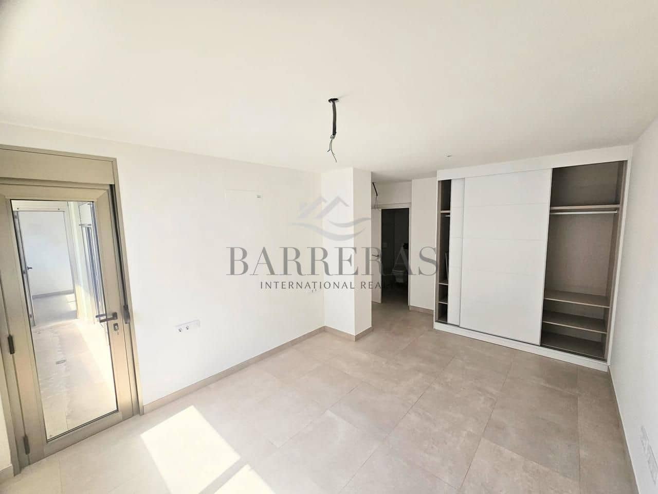 3 slaapkamer Flat te koop in Santa Cruz de Tenerife met garage - € 586.000 (Ref: 9113501)