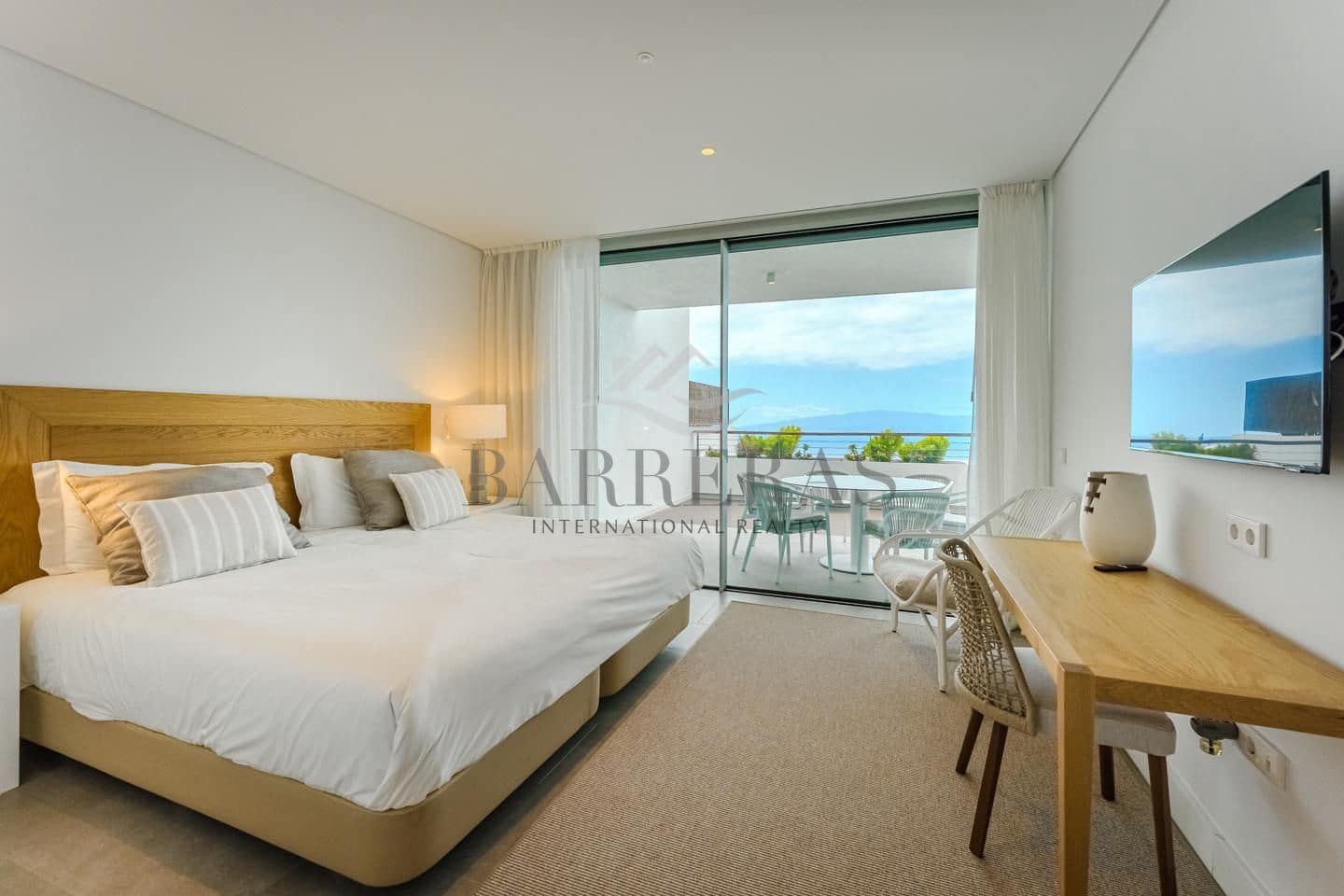 2 chambre Appartement à vendre à Guia de Isora avec piscine garage - 1 250 000 € (Ref: 9357486)