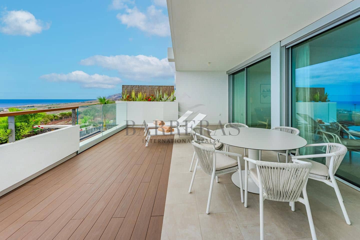 2 chambre Appartement à vendre à Guia de Isora avec piscine garage - 1 250 000 € (Ref: 9357486)