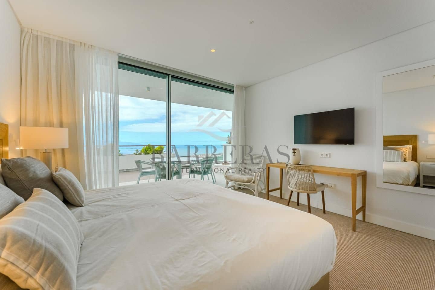 2 chambre Appartement à vendre à Guia de Isora avec piscine garage - 1 250 000 € (Ref: 9357486)