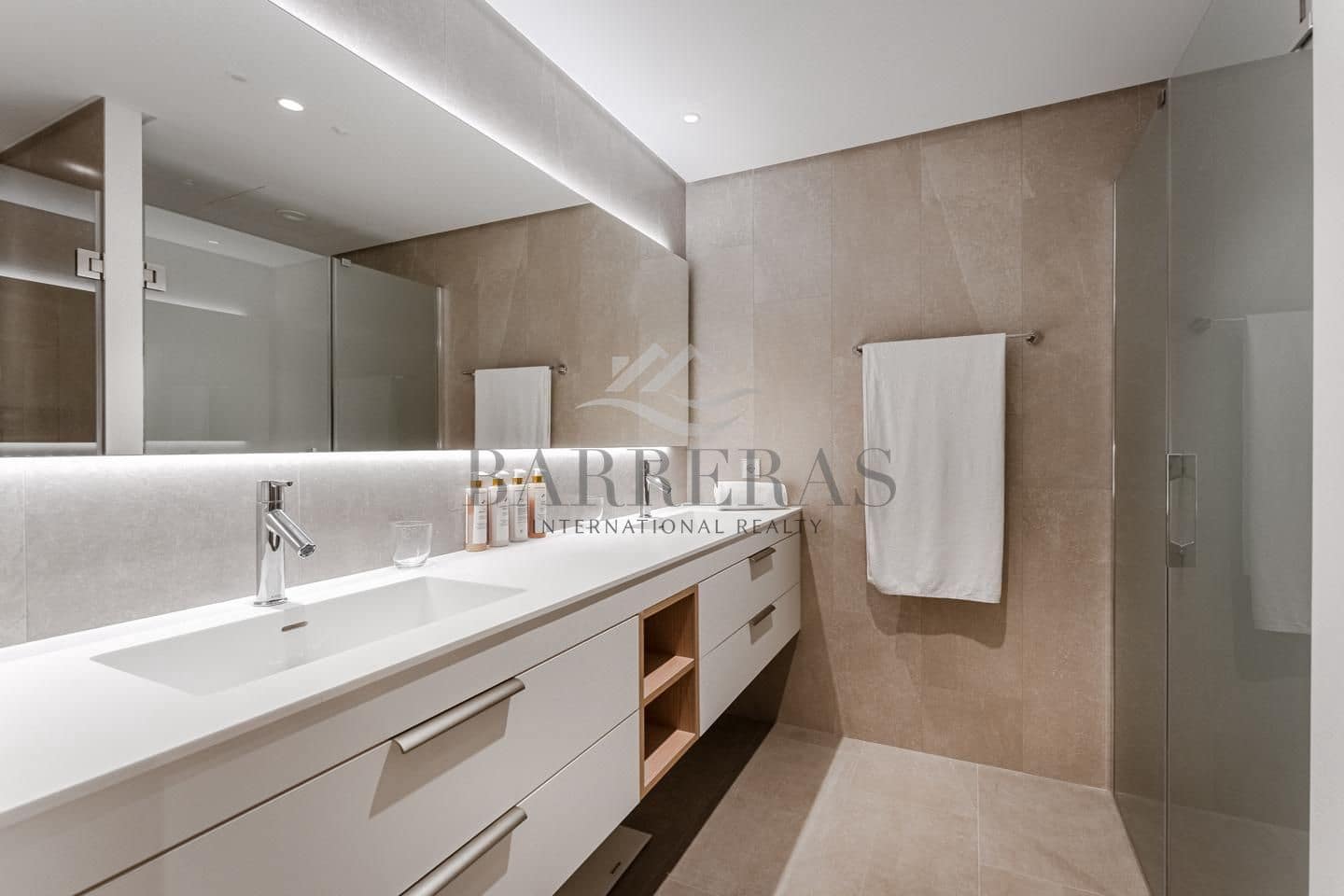 2 chambre Appartement à vendre à Guia de Isora avec piscine garage - 1 250 000 € (Ref: 9357486)