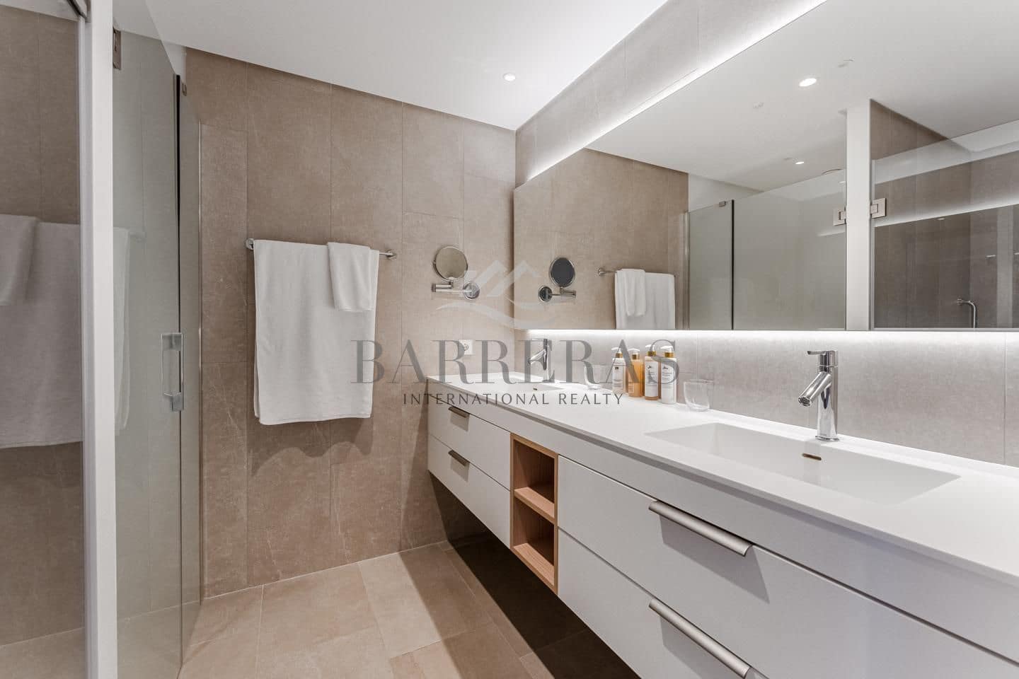 2 chambre Appartement à vendre à Guia de Isora avec piscine garage - 1 250 000 € (Ref: 9357486)