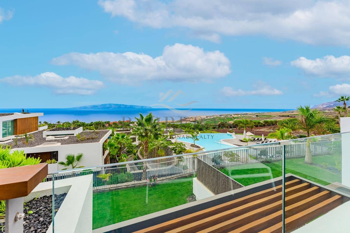 2 chambre Appartement à vendre à Guia de Isora avec piscine garage - 1 250 000 € (Ref: 9357486)