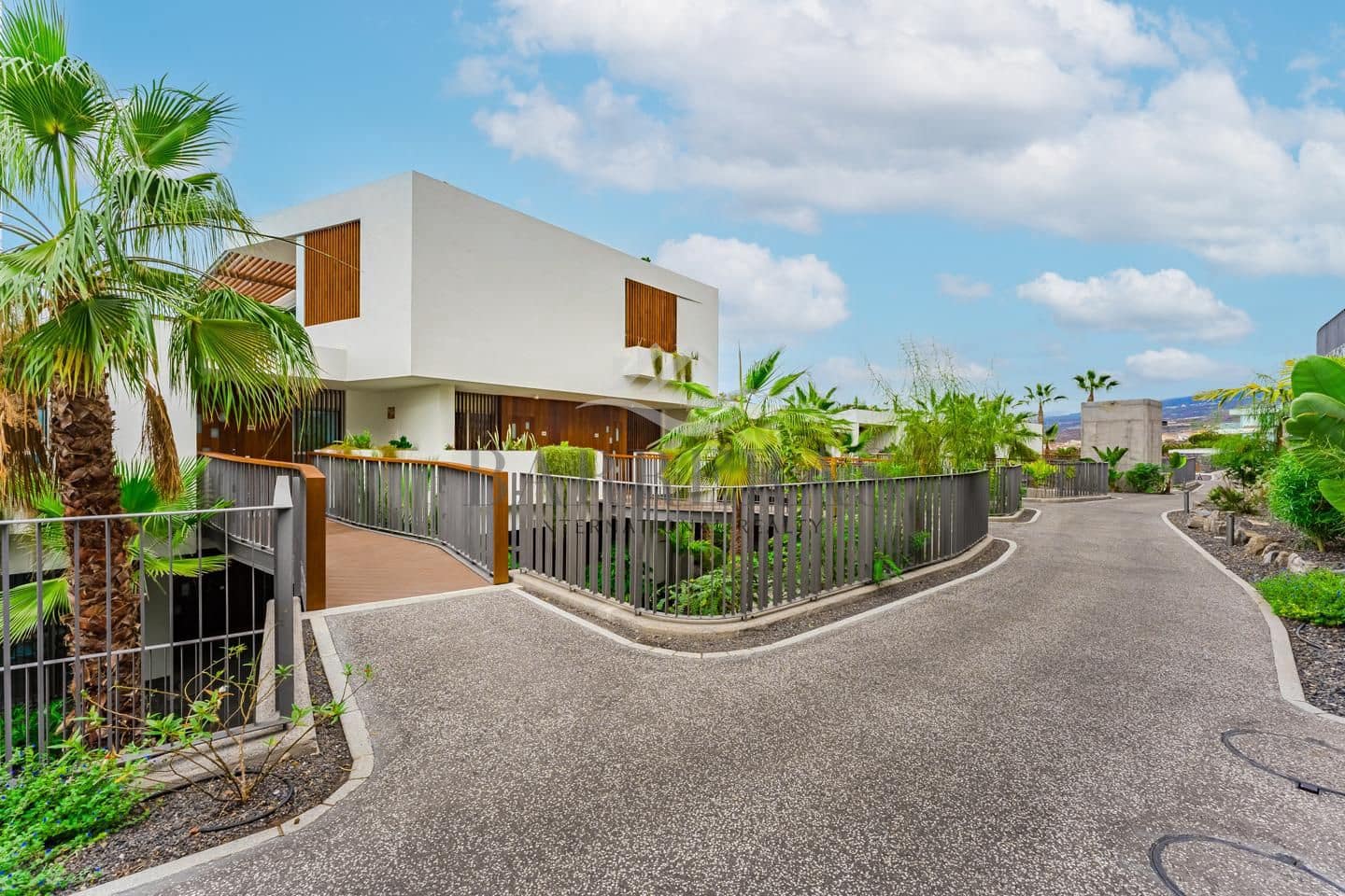 2 chambre Appartement à vendre à Guia de Isora avec piscine garage - 1 250 000 € (Ref: 9357486)