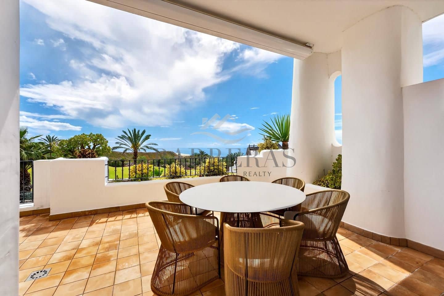 2 soverom Leilighet til salgs i Guia de Isora med svømmebasseng garasje - € 845 000 (Ref: 9750844)