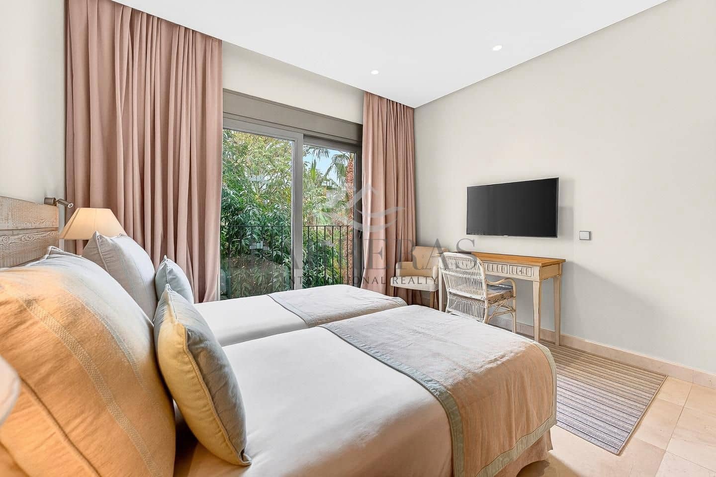 2 soverom Leilighet til salgs i Guia de Isora med svømmebasseng garasje - € 845 000 (Ref: 9750844)