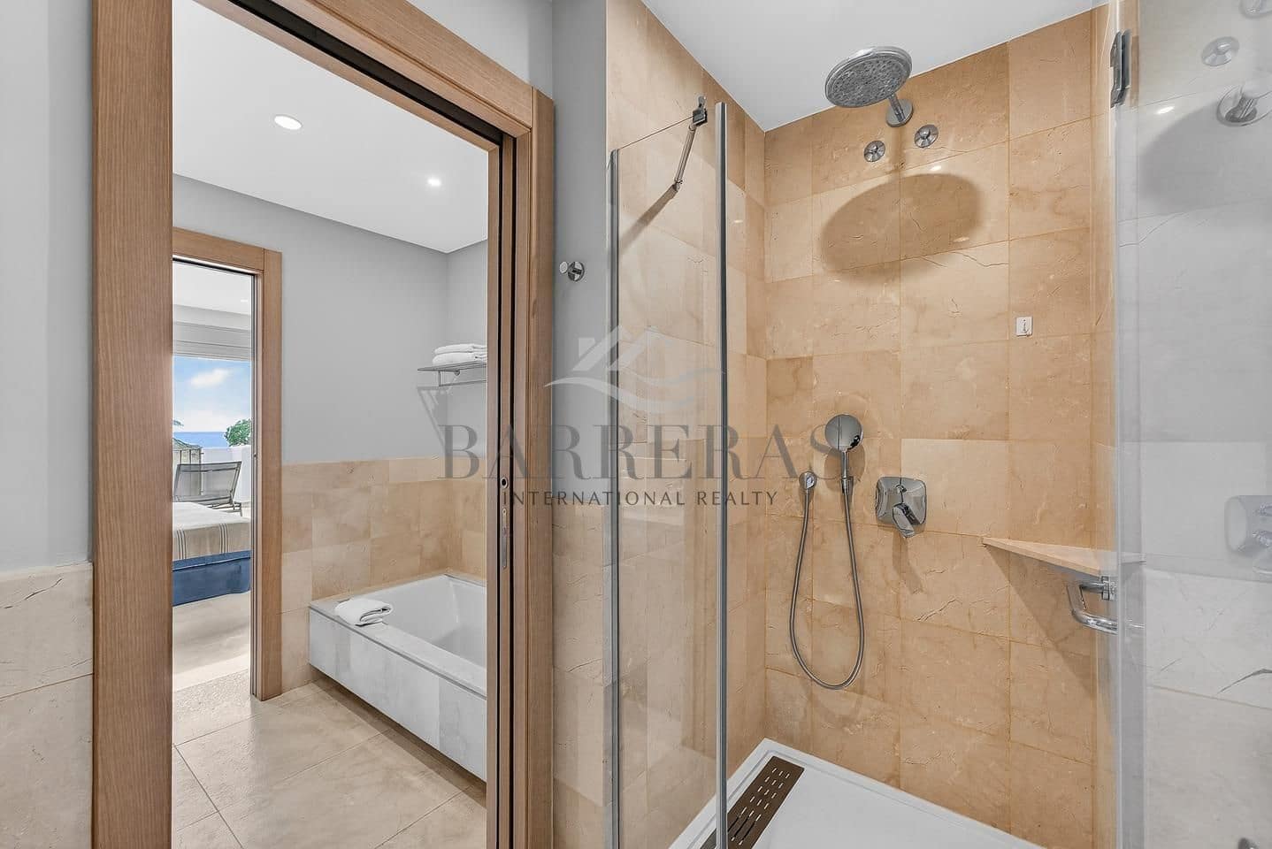 2 soverom Leilighet til salgs i Guia de Isora med svømmebasseng garasje - € 845 000 (Ref: 9750844)