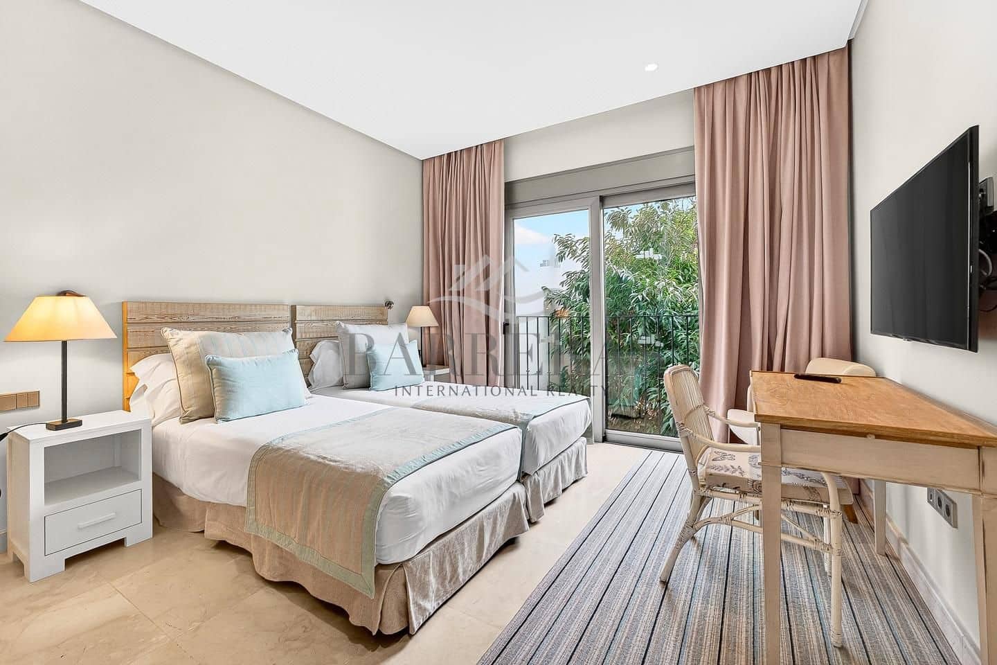 2 soverom Leilighet til salgs i Guia de Isora med svømmebasseng garasje - € 845 000 (Ref: 9750844)