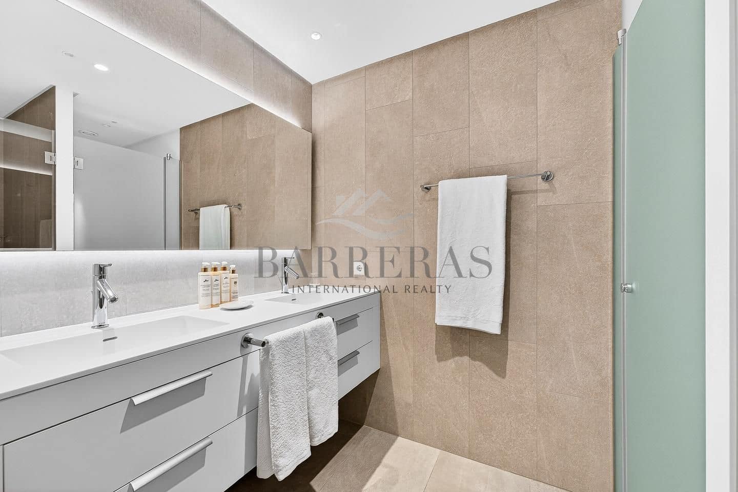 3 Zimmer Wohnung zu verkaufen in Guia de Isora mit Pool Garage - 1.690.000 € (Ref: 9750845)