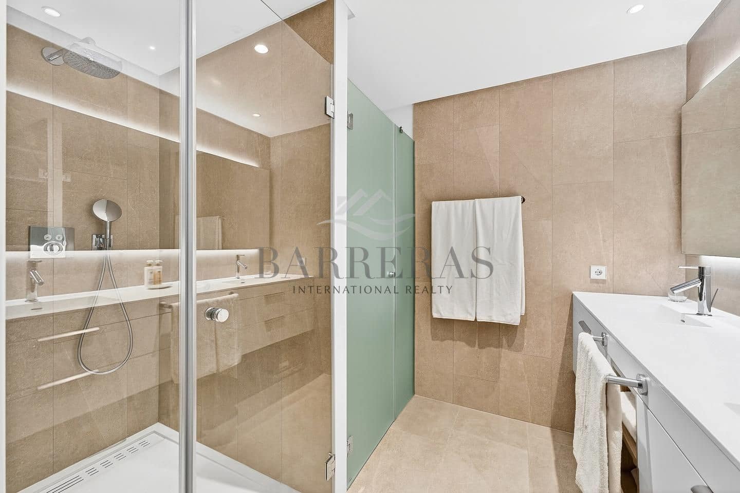 3 Zimmer Wohnung zu verkaufen in Guia de Isora mit Pool Garage - 1.690.000 € (Ref: 9750845)