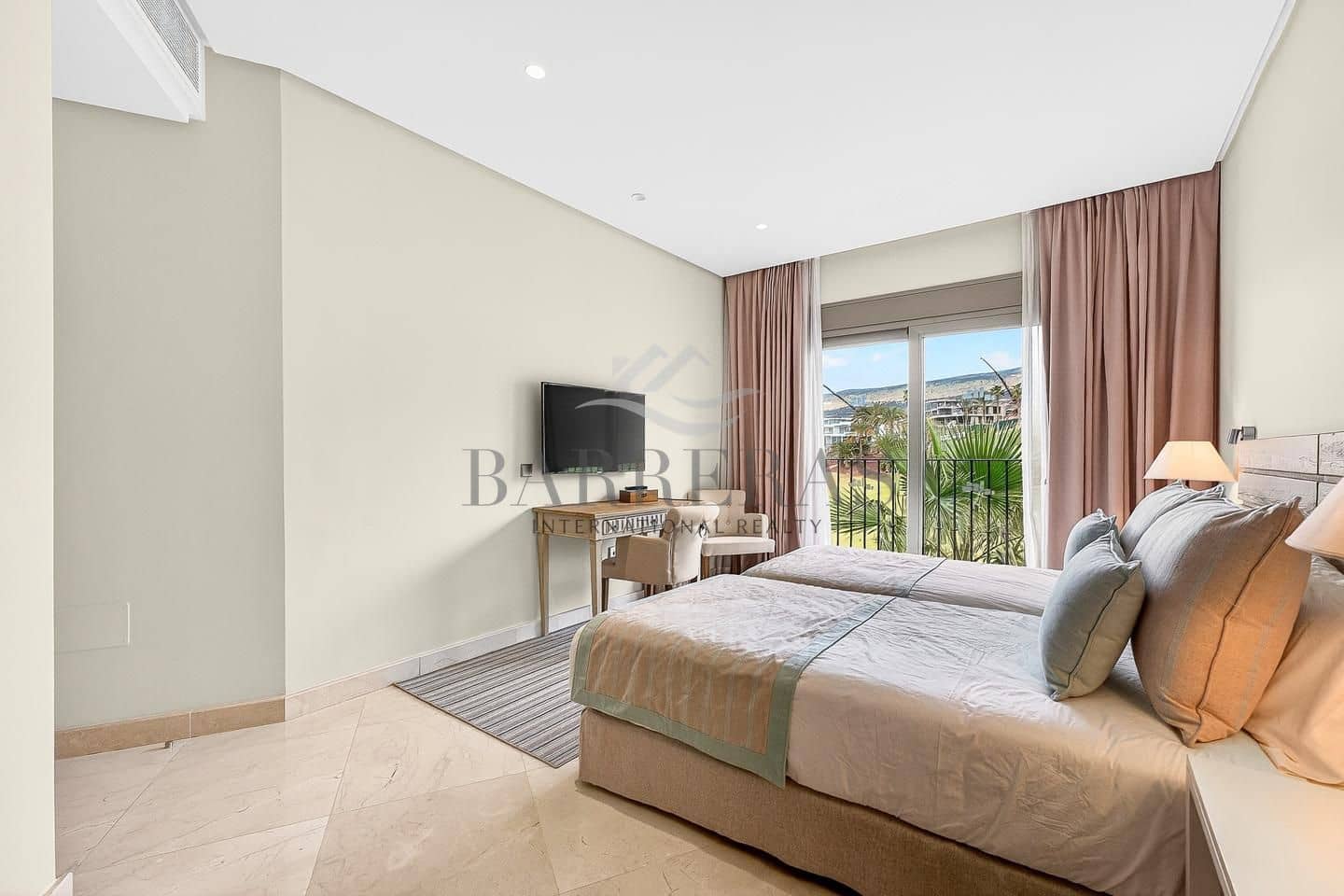 2 bedroom Flat for sale in Santa Cruz de Tenerife with pool garage - € 1,149,000 (Ref: 9750847)