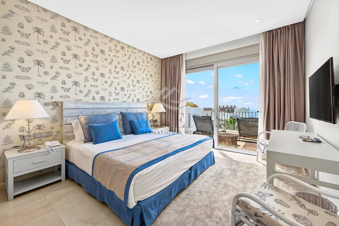 2 bedroom Flat for sale in Santa Cruz de Tenerife with pool garage - € 1,149,000 (Ref: 9750847)