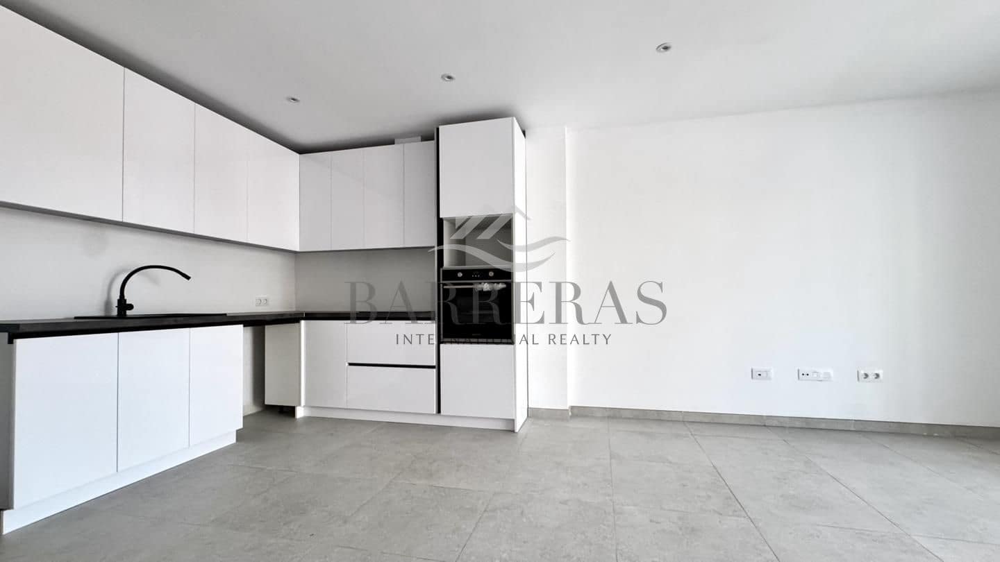 2 soverom Leilighet til salgs i Playa San Juan med svømmebasseng garasje - € 325 000 (Ref: 9750852)