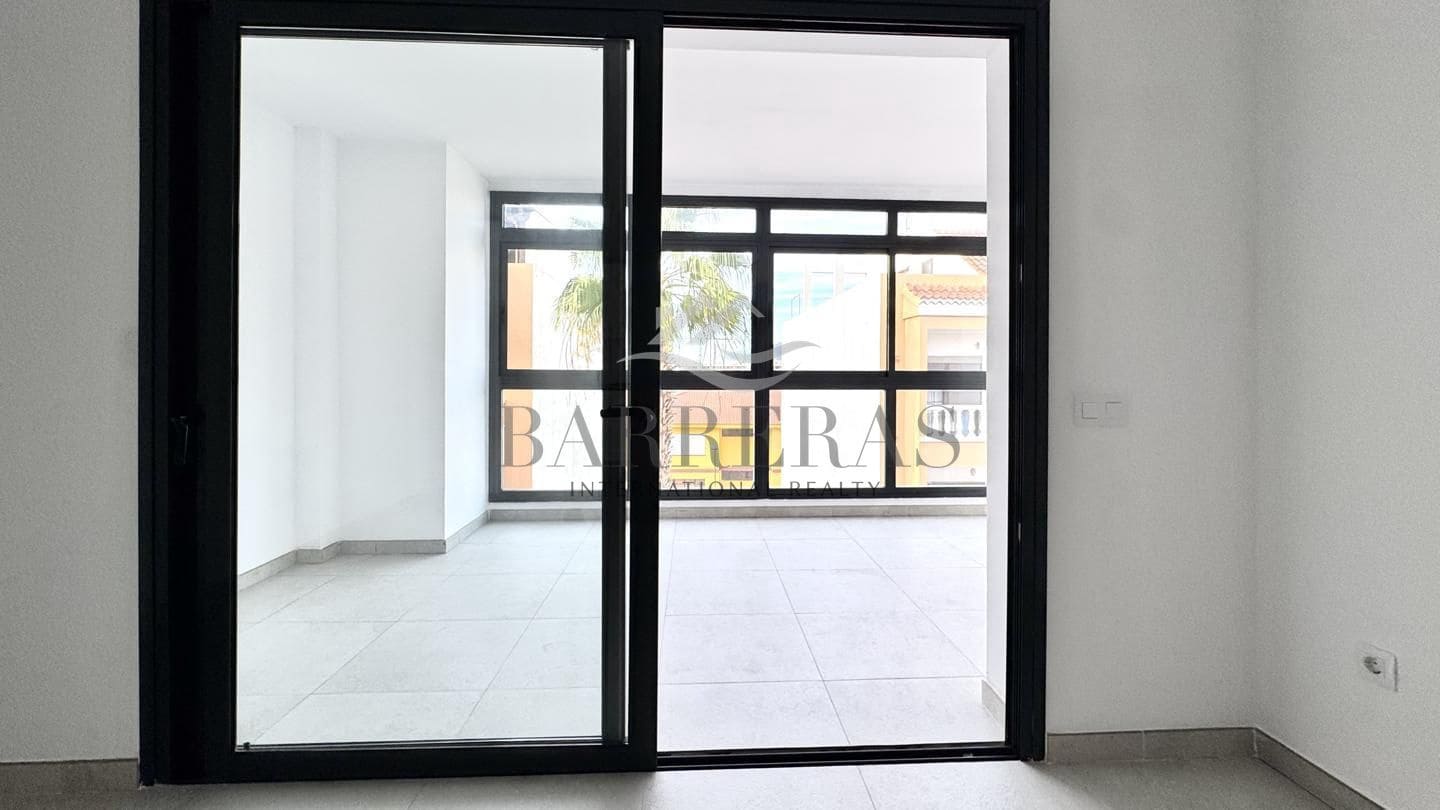 2 soverom Leilighet til salgs i Playa San Juan med svømmebasseng garasje - € 325 000 (Ref: 9750852)