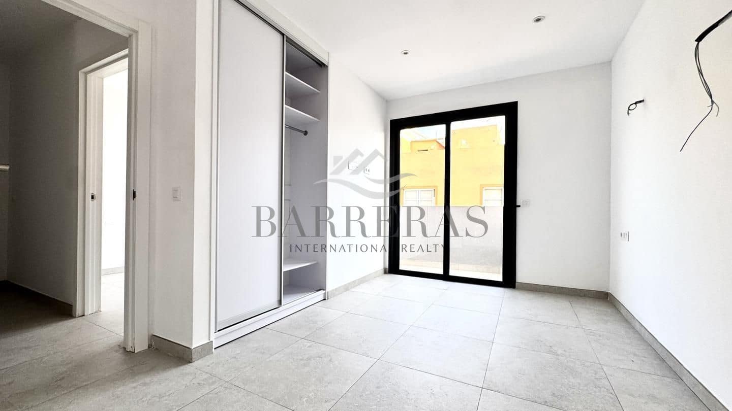 2 soverom Leilighet til salgs i Playa San Juan med svømmebasseng garasje - € 325 000 (Ref: 9750852)