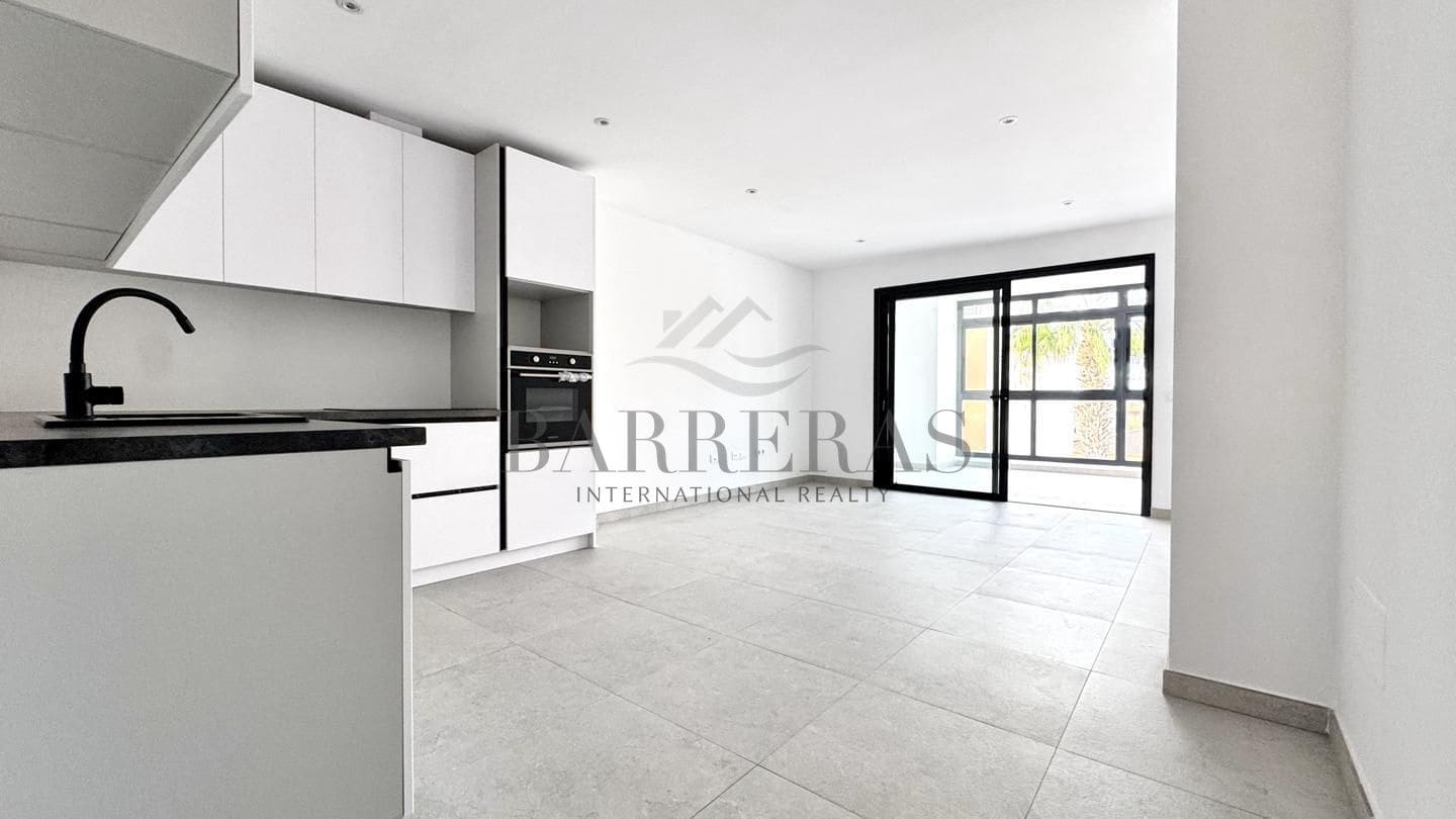 2 soverom Leilighet til salgs i Playa San Juan med svømmebasseng garasje - € 325 000 (Ref: 9750852)