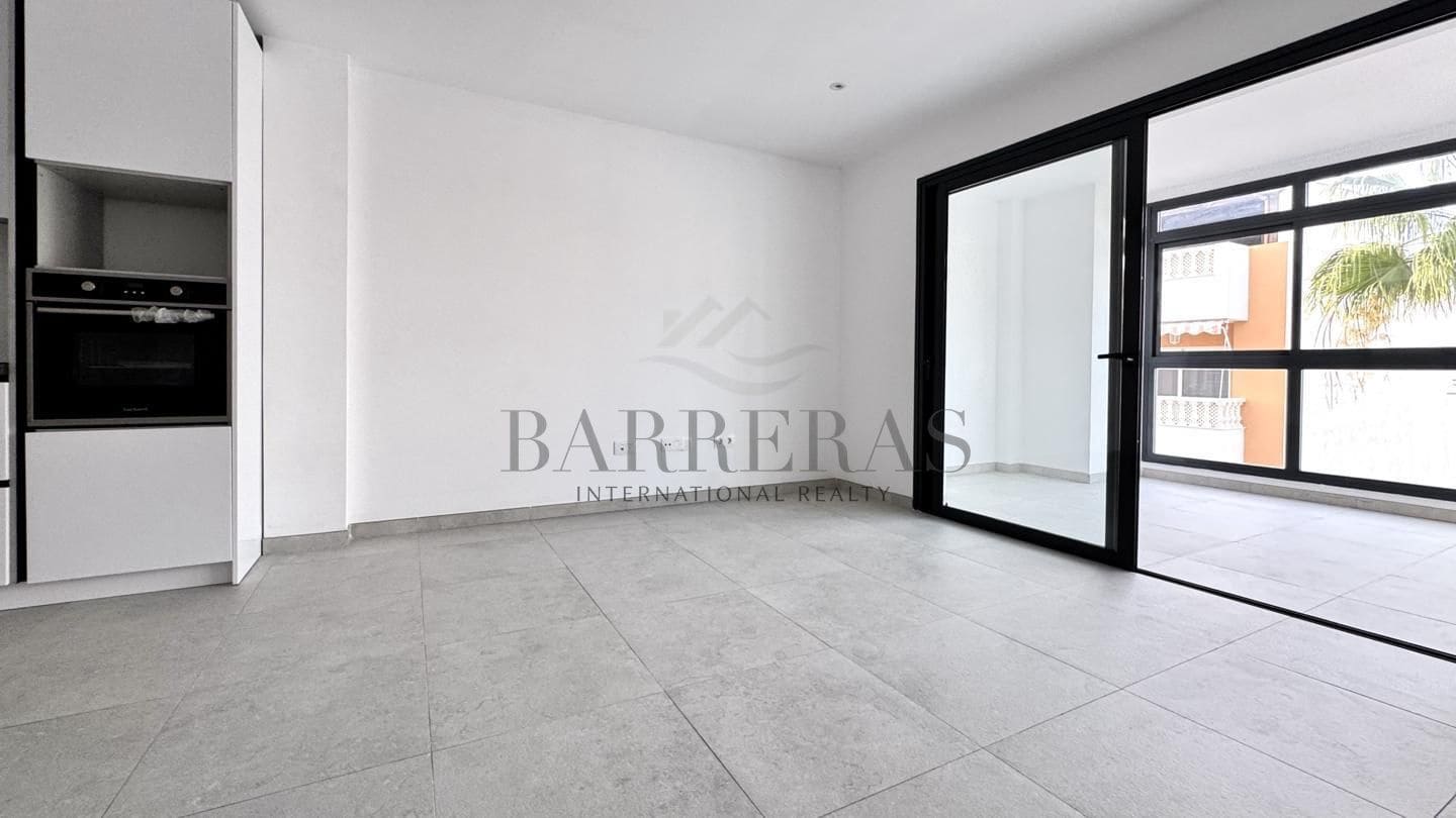 2 soverom Leilighet til salgs i Playa San Juan med svømmebasseng garasje - € 325 000 (Ref: 9750853)