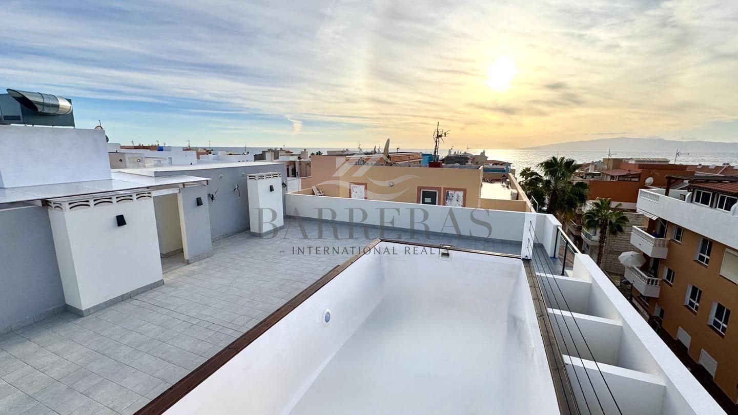 2 soverom Leilighet til salgs i Playa San Juan med svømmebasseng garasje - € 325 000 (Ref: 9750853)