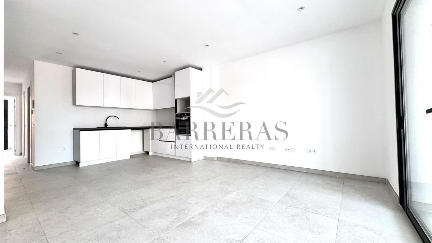 2 soverom Leilighet til salgs i Playa San Juan med svømmebasseng garasje - € 325 000 (Ref: 9750853)