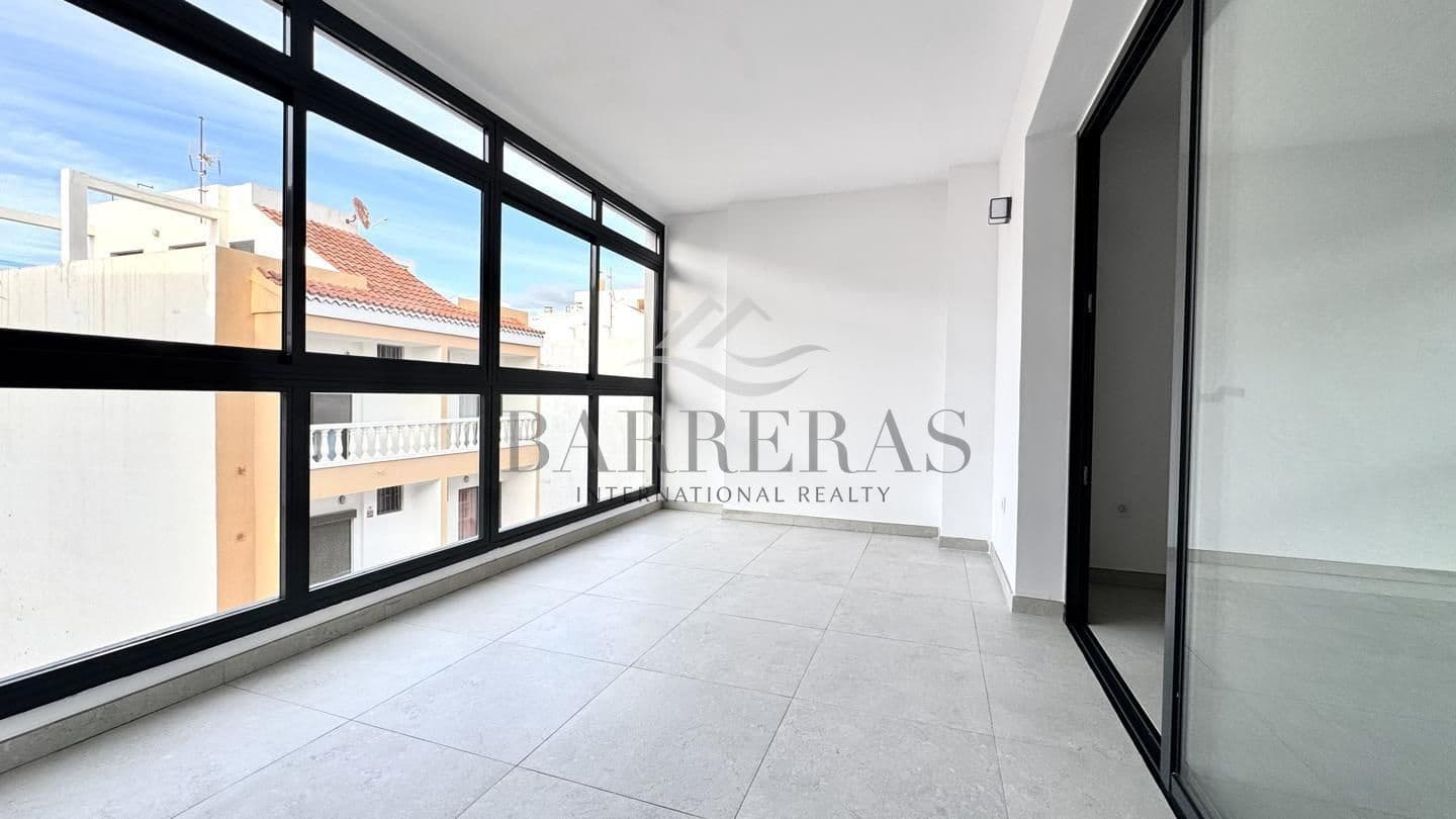 2 soverom Leilighet til salgs i Playa San Juan med svømmebasseng garasje - € 325 000 (Ref: 9750853)