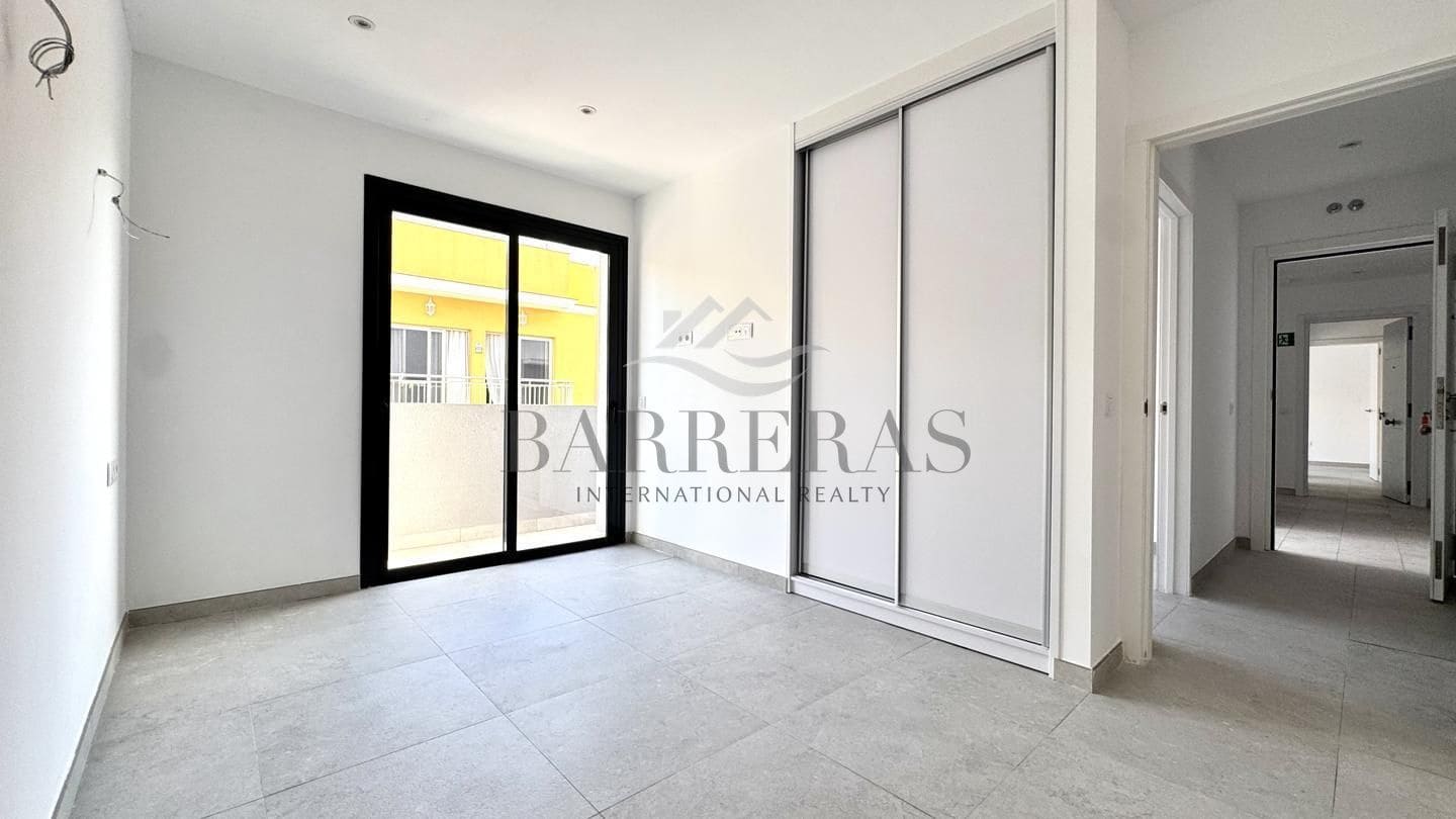 2 soverom Leilighet til salgs i Playa San Juan med svømmebasseng garasje - € 325 000 (Ref: 9750853)