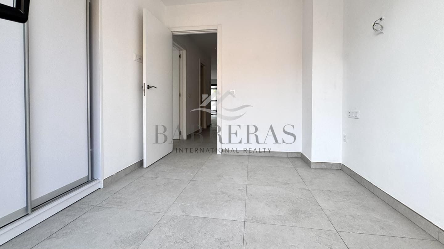 2 soverom Leilighet til salgs i Playa San Juan med svømmebasseng garasje - € 325 000 (Ref: 9750853)