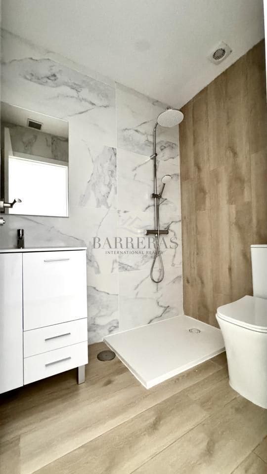 2 soverom Leilighet til salgs i Playa San Juan med svømmebasseng garasje - € 325 000 (Ref: 9750853)