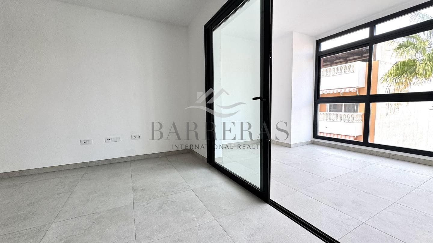 2 soverom Leilighet til salgs i Playa San Juan med svømmebasseng garasje - € 325 000 (Ref: 9750853)