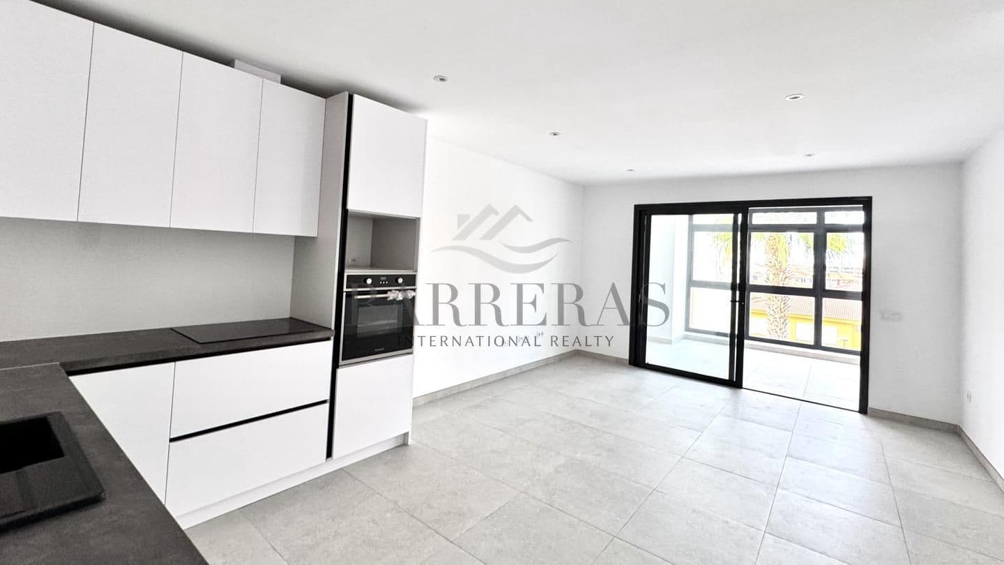 2 soverom Leilighet til salgs i Playa San Juan med svømmebasseng garasje - € 325 000 (Ref: 9750853)