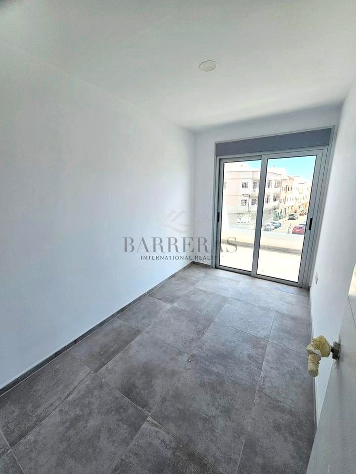 2 bedroom Flat for sale in Los Abrigos with garage - € 349,000 (Ref: 9819163)