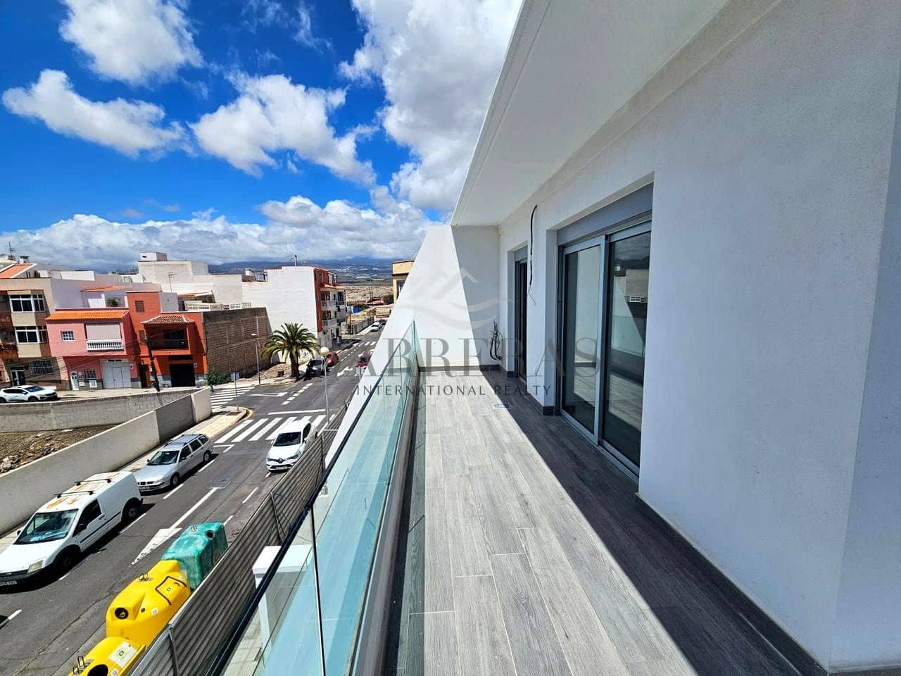 2 bedroom Flat for sale in Los Abrigos with garage - € 349,000 (Ref: 9819163)