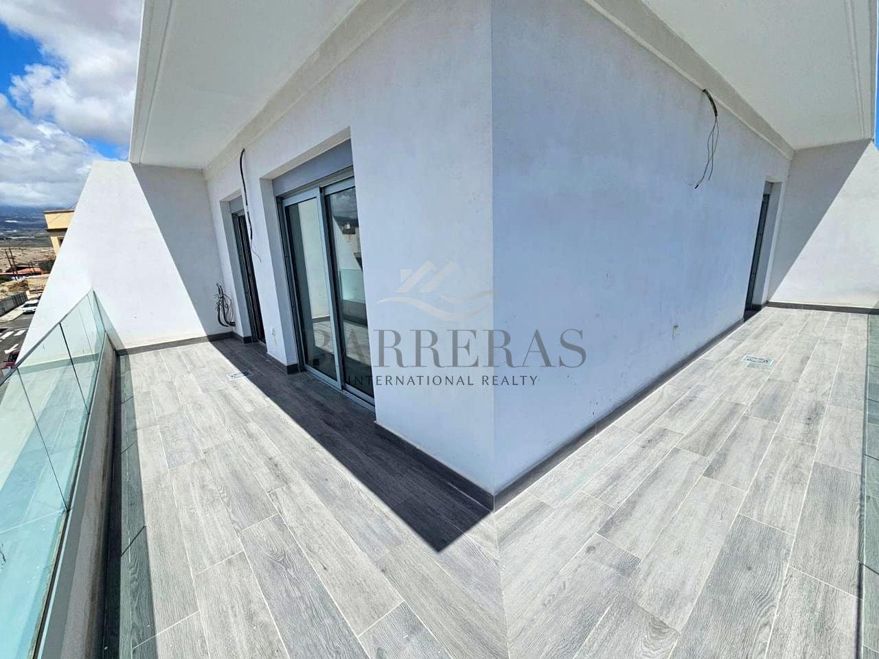 2 bedroom Flat for sale in Los Abrigos with garage - € 349,000 (Ref: 9819163)