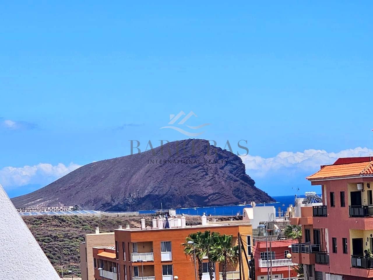 2 bedroom Flat for sale in Los Abrigos with garage - € 349,000 (Ref: 9819163)