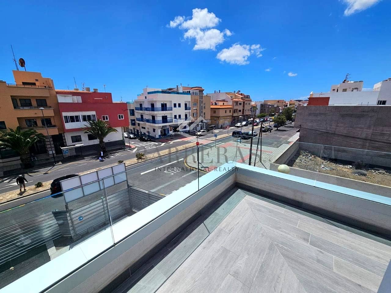 2 bedroom Flat for sale in Los Abrigos with garage - € 349,000 (Ref: 9819163)