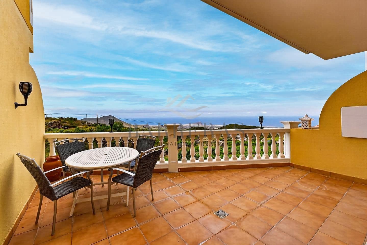 4 soveværelse Villa til salg i San Miguel de Abona med garage - € 330.000 (Ref: 9838647)